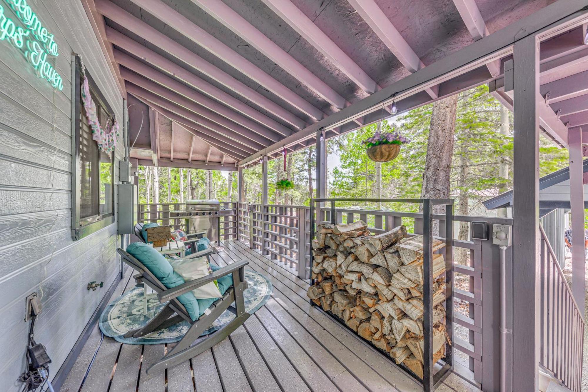 Quaint Cloudcroft Cabin With Stunning Forest Views! エクステリア 写真